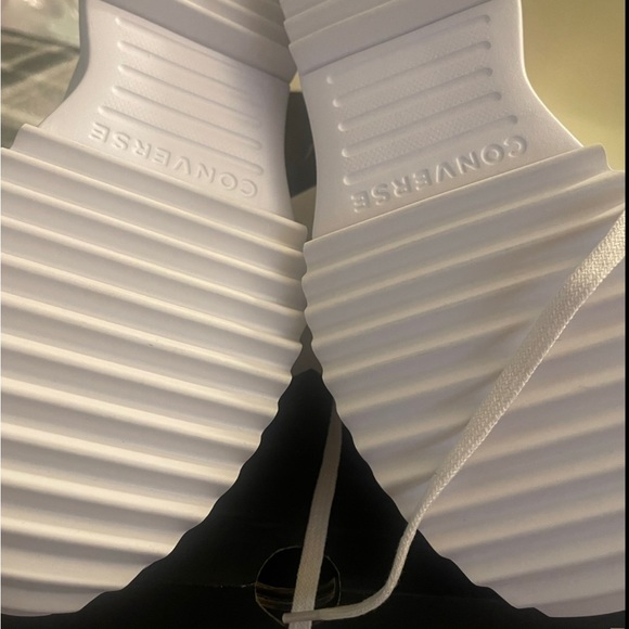 Converse - Picture 4 of 4